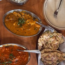 Red Fort Cuisine of India signature dishes Chicken Tikka Masala
Chicken Makhani
Lamb Vindaloo